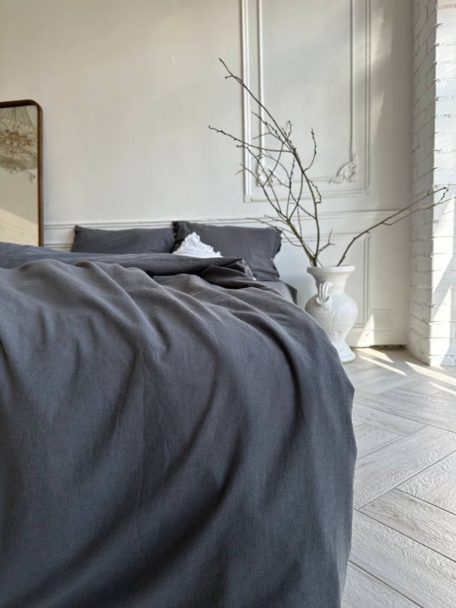 Sleek Linen Bedding in Solid Black