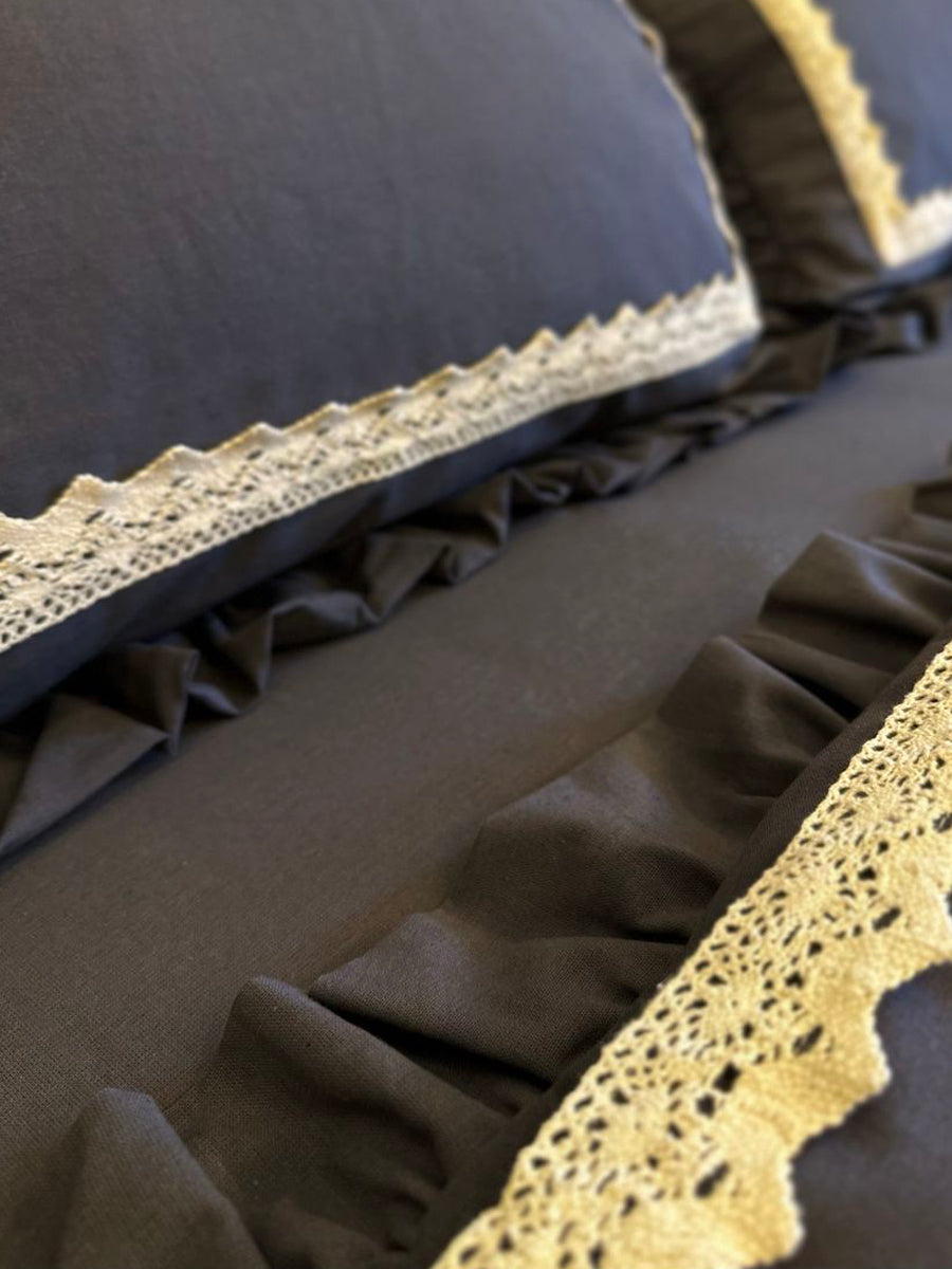 Linen Bedding in Black with Elegant Lace