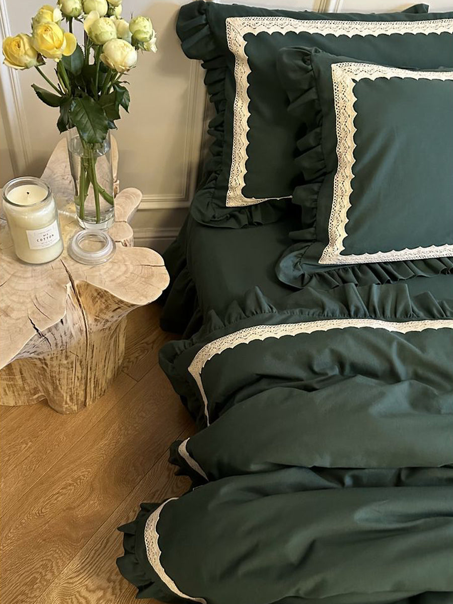 Linen Bedding in Dark Green with Elegant Lace