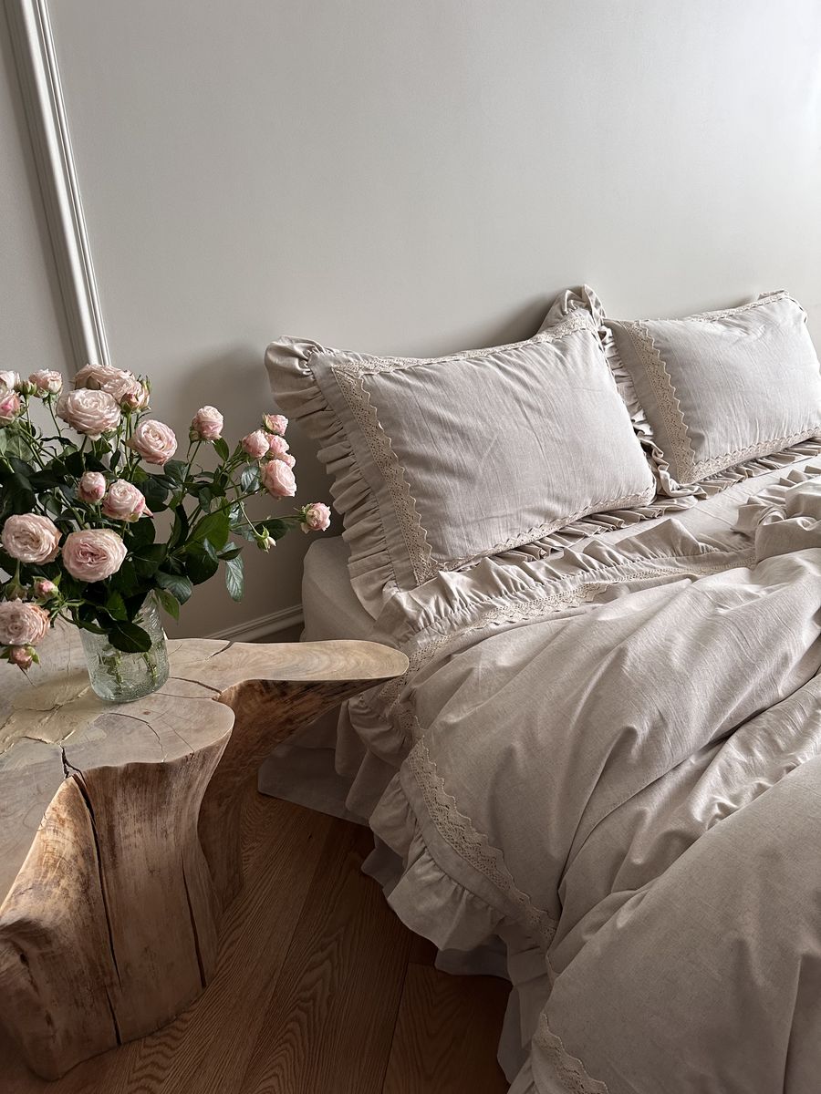 Linen Bedding in Light Grey with Elegant Lace