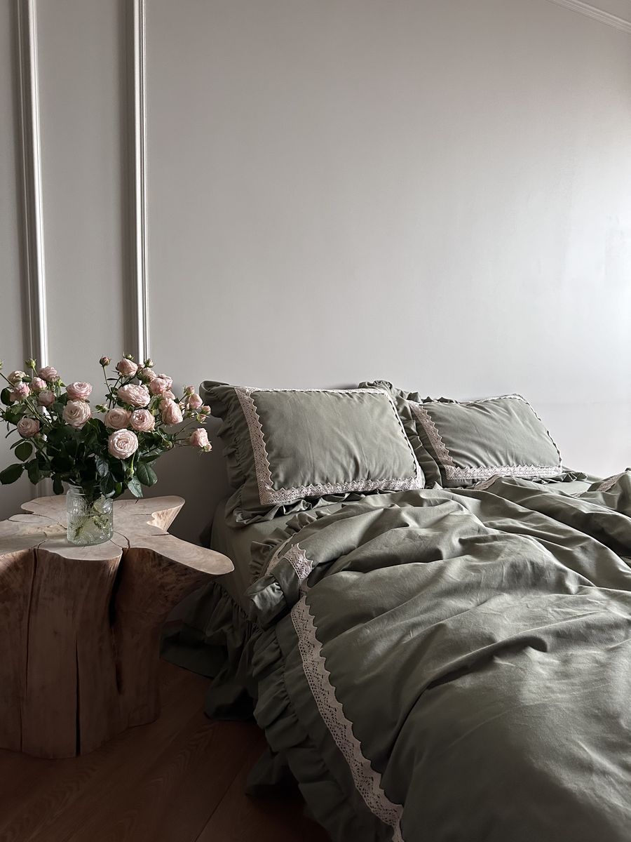 Linen Bedding in Light Green with Delicate Lace