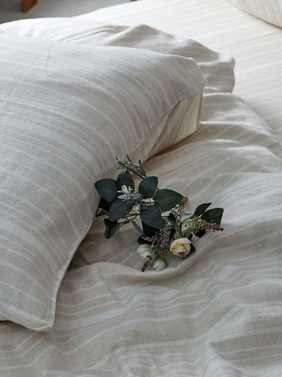 Classic Linen White x Beige Bedding with vertical stripes