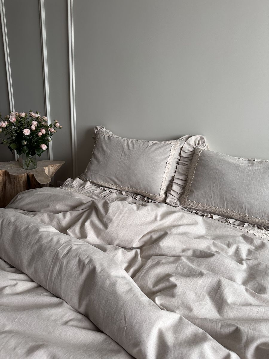 Linen Bedding in Light Grey with Elegant Lace