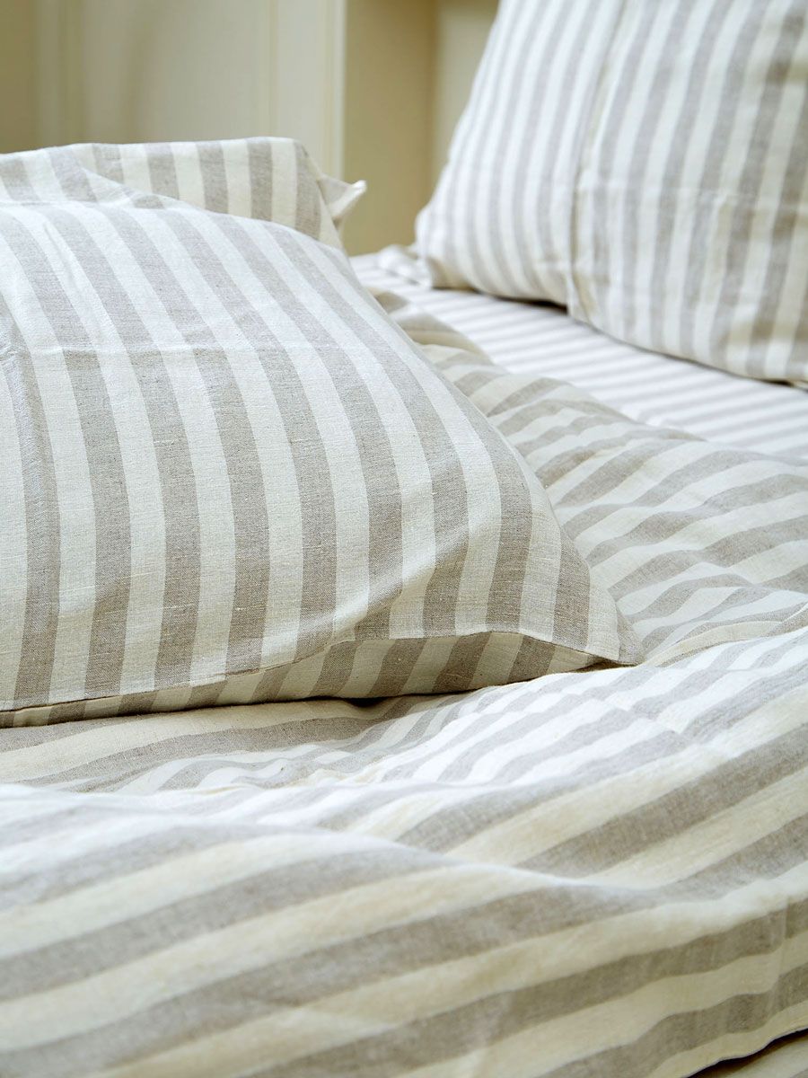 Linen Bedding in White and Beige with Wide Vertical Stripes