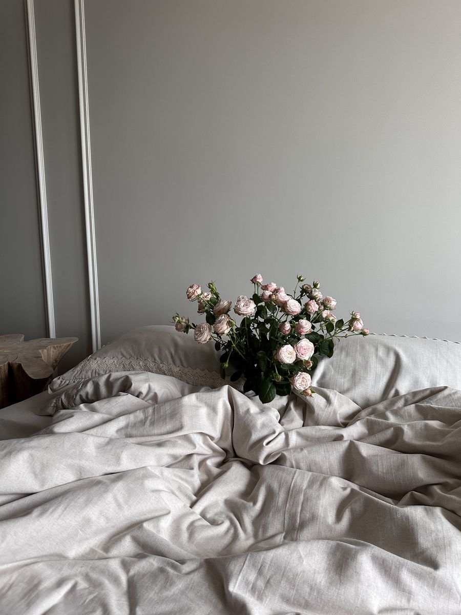 Linen Bedding in Light Grey with Elegant Lace