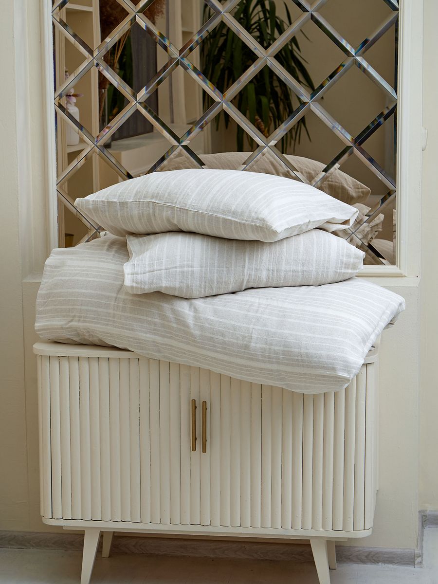 Classic Linen White x Beige Bedding with vertical stripes