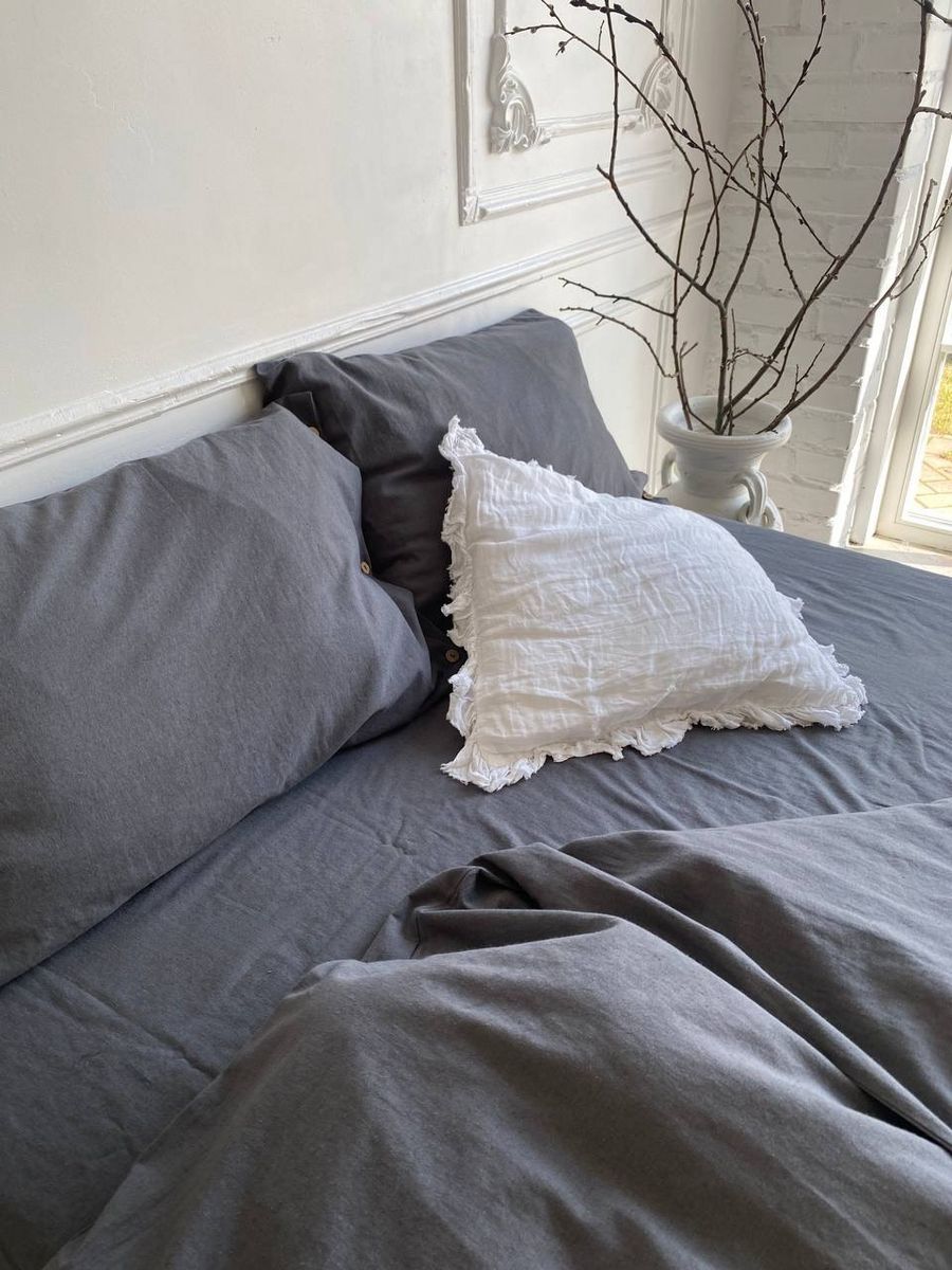 Sleek Linen Bedding in Solid Black