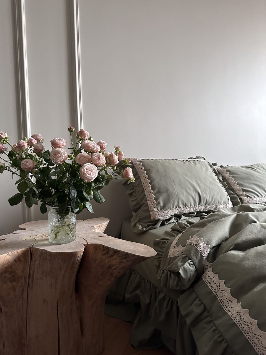 Linen Bedding in Light Green with Delicate Lace