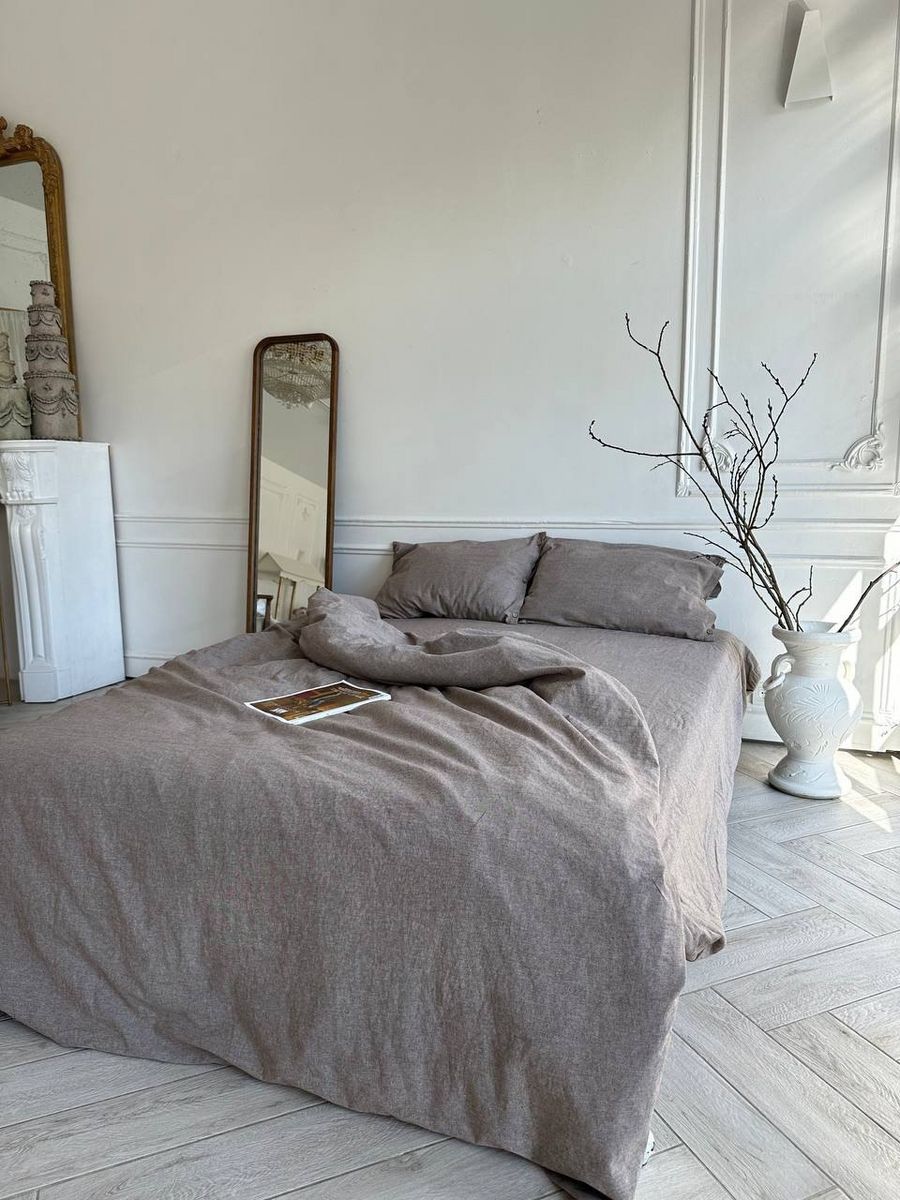 Elegant Linen Bedding in Dark Grayish Violet