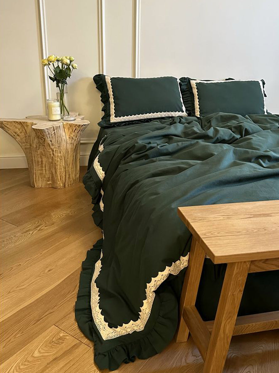 Linen Bedding in Dark Green with Elegant Lace