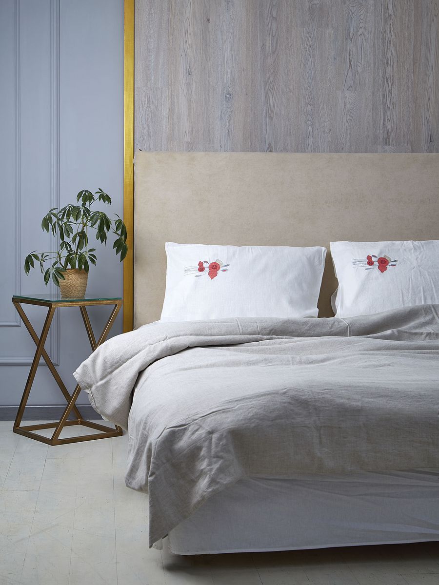 Linen Bedding in White and Beige with Elegant Embroidery