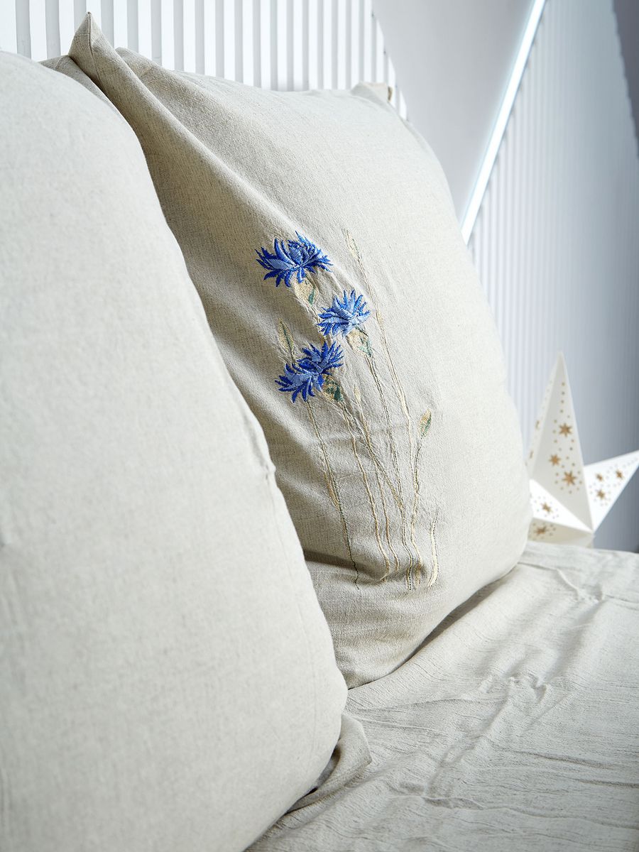 Linen Bedding in Grey with Cornflower Accents