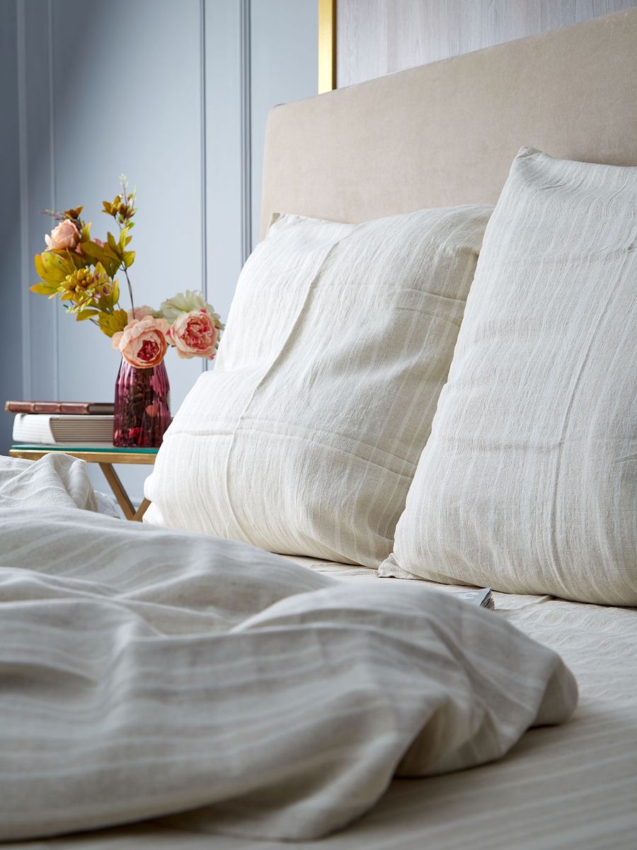 Classic Linen White x Beige Bedding with vertical stripes